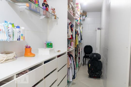 Closet de casa à venda com 3 quartos, 130m² em Anil, Rio de Janeiro