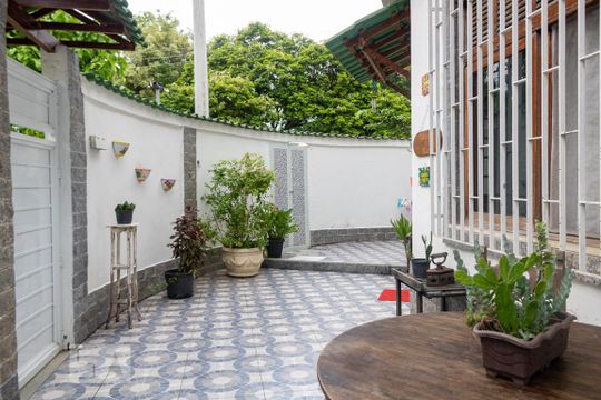 Quintal de casa à venda com 3 quartos, 130m² em Anil, Rio de Janeiro