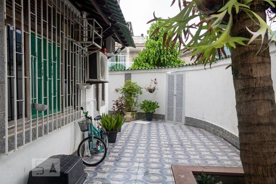 Quintal de casa à venda com 3 quartos, 130m² em Anil, Rio de Janeiro