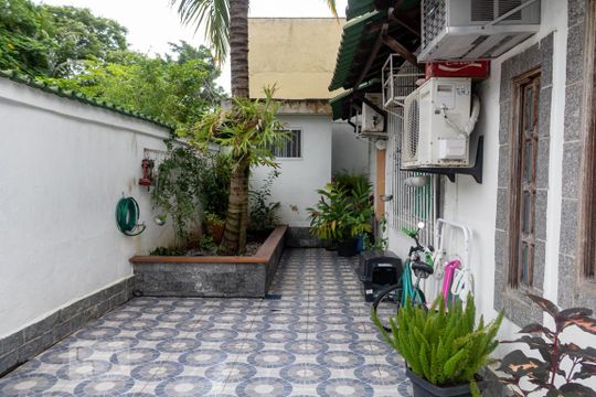 Quintal de casa à venda com 3 quartos, 130m² em Anil, Rio de Janeiro