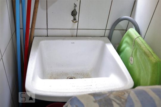 Detalhe da area de serviço / Tanque de apartamento para alugar com 1 quarto, 50m² em Tupi, Praia Grande