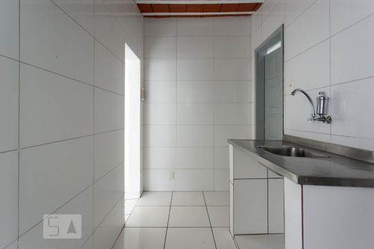 Cozinha de kitnet/studio para alugar com 2 quartos, 35m² em Cachoeirinha, Belo Horizonte