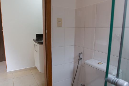 Banheiro da suíte de apartamento para alugar com 2 quartos, 73m² em Jardim Botânico, Ribeirão Preto