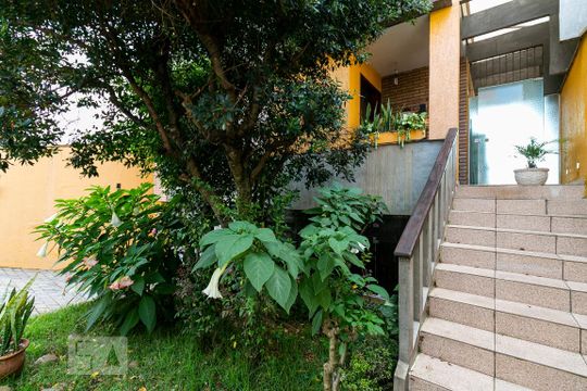 Jardim / Entrada de casa para alugar com 3 quartos, 350m² em Jardim Textil, São Paulo
