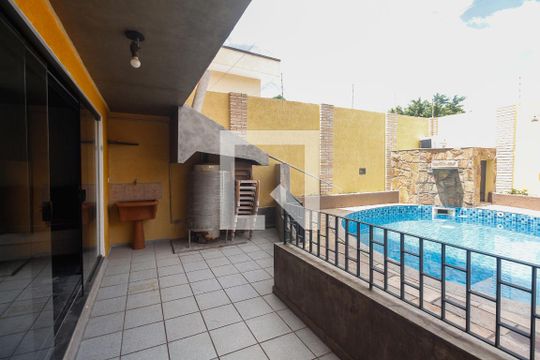 Quintal  de casa para alugar com 3 quartos, 350m² em Jardim Textil, São Paulo