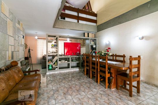 Sala de casa para alugar com 3 quartos, 350m² em Jardim Textil, São Paulo