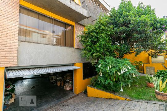 Fachada de casa para alugar com 3 quartos, 350m² em Jardim Textil, São Paulo