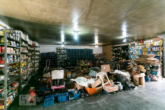 Garagem de casa para alugar com 3 quartos, 350m² em Jardim Textil, São Paulo