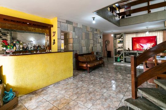 Sala - Adega de casa para alugar com 3 quartos, 350m² em Jardim Textil, São Paulo