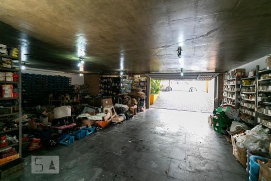 Garagem de casa para alugar com 3 quartos, 350m² em Jardim Textil, São Paulo