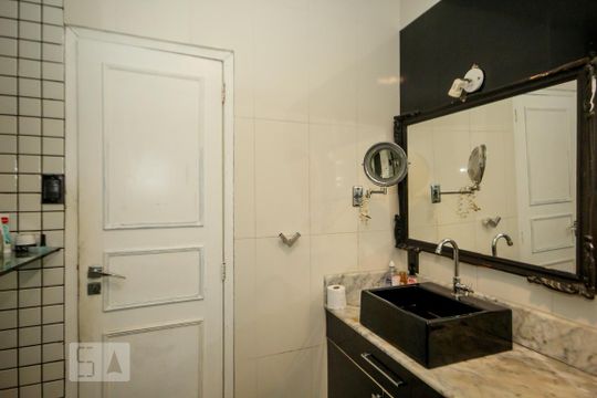 Banheiro  de apartamento para alugar com 3 quartos, 120m² em Copacabana, Rio de Janeiro