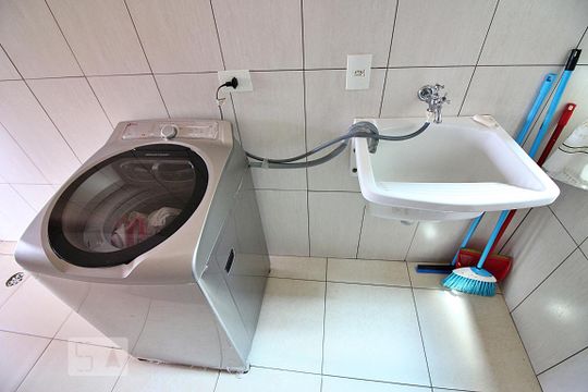 Lavanderia de casa à venda com 3 quartos, 214m² em Nova Petrópolis, São Bernardo do Campo