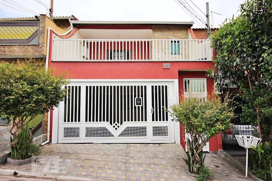 Fachada de casa à venda com 3 quartos, 214m² em Nova Petrópolis, São Bernardo do Campo