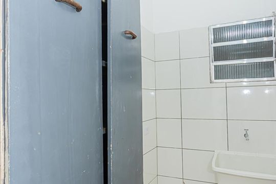 Banheiro de casa para alugar com 1 quarto, 52m² em Vila Santa Maria, São Paulo