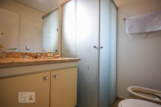 Banheiro suíte 2 de apartamento para alugar com 4 quartos, 240m² em Jardim Vitória Régia, São Paulo