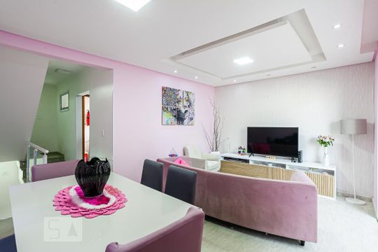 Sala de casa de condomínio à venda com 2 quartos, 125m² em Vila Pires, Santo André