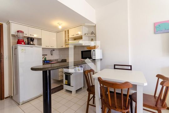 Cozinha de apartamento para alugar com 1 quarto, 50m² em Barra, Salvador
