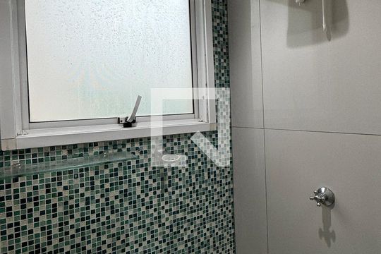 Banheiro de apartamento para alugar com 2 quartos, 51m² em Vila São João, Barueri