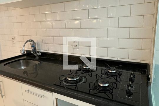 Cozinha de apartamento para alugar com 2 quartos, 51m² em Vila São João, Barueri