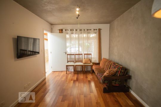 Sala de casa para alugar com 2 quartos, 125m² em Cidade dos Bandeirantes, São Paulo