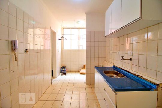 Cozinha de apartamento para alugar com 3 quartos, 72m² em Jardim Santo André, Santo André