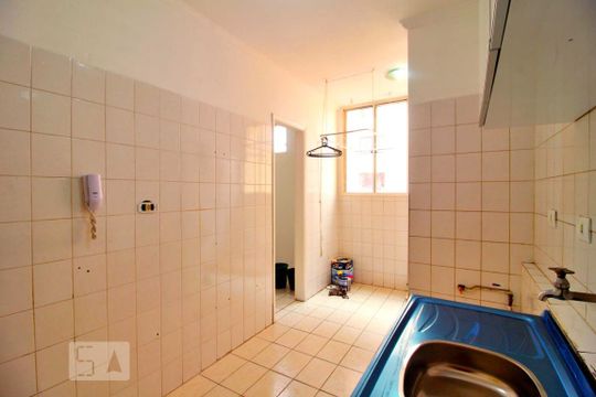 Cozinha de apartamento para alugar com 3 quartos, 72m² em Jardim Santo André, Santo André