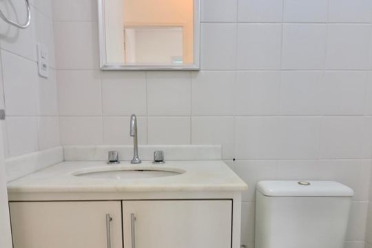 Banheiro de kitnet/studio para alugar com 2 quartos, 52m² em Consolação, São Paulo