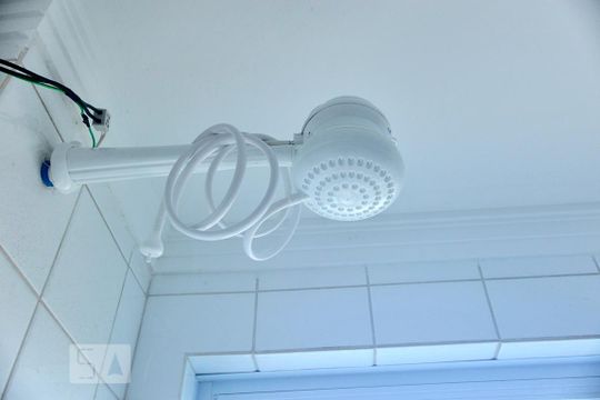 Chuveiro de apartamento para alugar com 2 quartos, 75m² em Água Branca, São Paulo