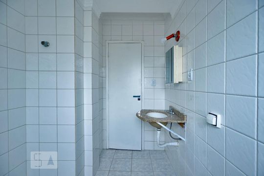 Banheiro de apartamento para alugar com 2 quartos, 75m² em Água Branca, São Paulo