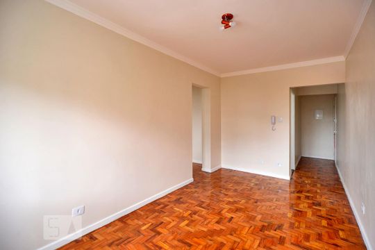 Sala de apartamento para alugar com 2 quartos, 75m² em Água Branca, São Paulo