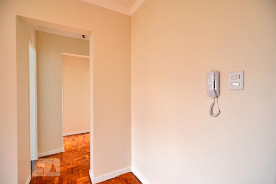 Corredor de apartamento para alugar com 2 quartos, 75m² em Água Branca, São Paulo