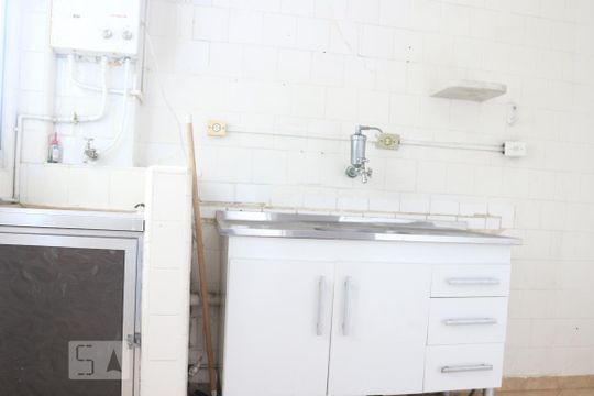 Cozinha de apartamento para alugar com 1 quarto, 55m² em Centro, São Vicente