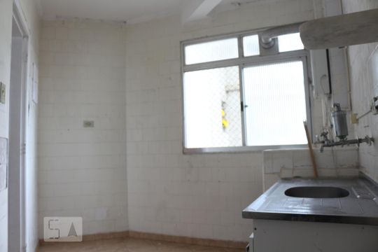 Cozinha de apartamento para alugar com 1 quarto, 55m² em Centro, São Vicente