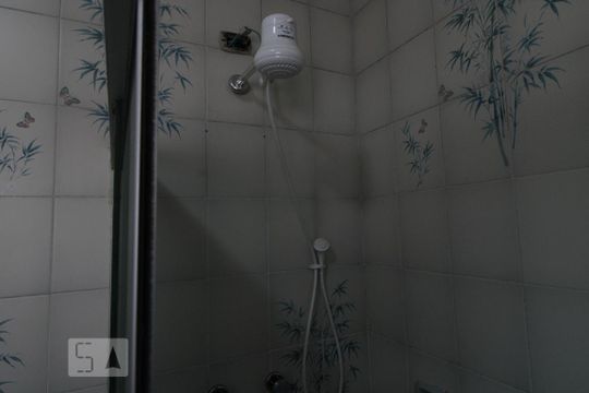 Chuveiro banheiro da suíte 2 de casa para alugar com 4 quartos, 300m² em Vila Cordeiro, São Paulo