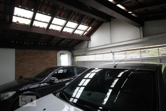 Garagem de casa para alugar com 4 quartos, 300m² em Vila Cordeiro, São Paulo