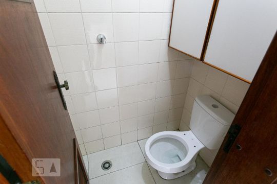 Banheiro de Serviço de apartamento para alugar com 3 quartos, 100m² em Vila Azevedo, São Paulo