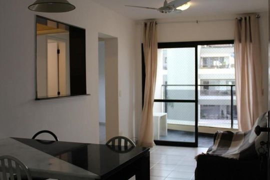 Detalhe sala de apartamento para alugar com 1 quarto, 57m² em Loteamento João Batista Julião, Guarujá