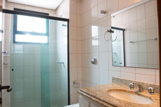 Banheiro social de apartamento para alugar com 4 quartos, 147m² em Jardim São Luiz, Ribeirão Preto