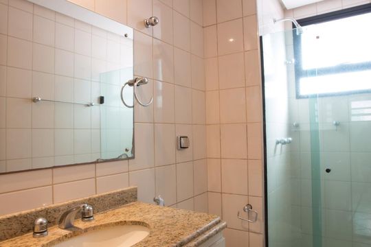 Banheiro da suíte 1 de apartamento para alugar com 4 quartos, 147m² em Jardim São Luiz, Ribeirão Preto