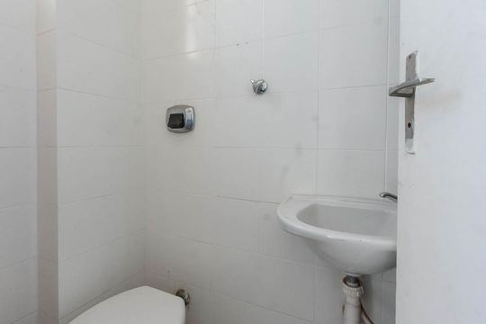 Banheiro de Serviço de apartamento para alugar com 2 quartos, 121m² em Gutierrez, Belo Horizonte