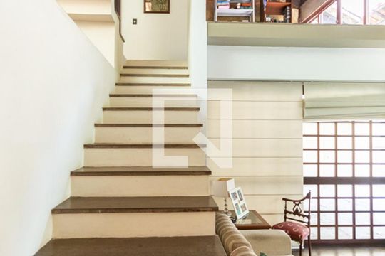 Escadas de casa à venda com 3 quartos, 270m² em Vila Isabel, Rio de Janeiro