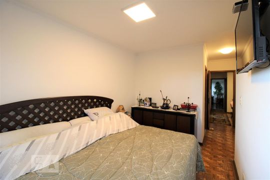Suíte de casa à venda com 4 quartos, 347m² em Vila Romana, São Paulo