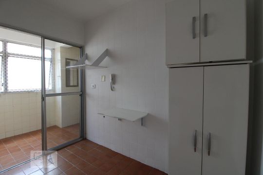 Cozinha de apartamento para alugar com 1 quarto, 50m² em Cidade Monções, São Paulo