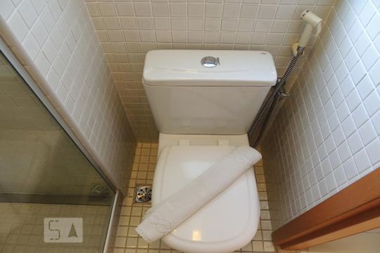Banheiro de apartamento para alugar com 1 quarto, 46m² em Jacarepaguá, Rio de Janeiro