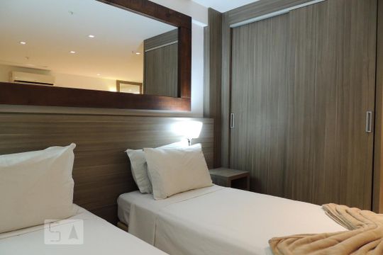 Dormitório de apartamento à venda com 1 quarto, 46m² em Jacarepaguá, Rio de Janeiro