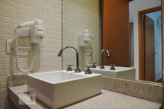 Banheiro Social de apartamento à venda com 1 quarto, 46m² em Jacarepaguá, Rio de Janeiro