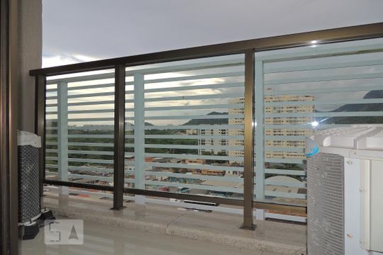 Varanda  de apartamento à venda com 1 quarto, 46m² em Jacarepaguá, Rio de Janeiro