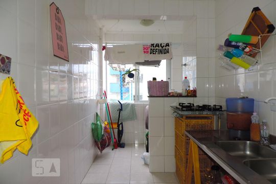 Cozinha de apartamento para alugar com 2 quartos, 64m² em Praia Comprida, São José