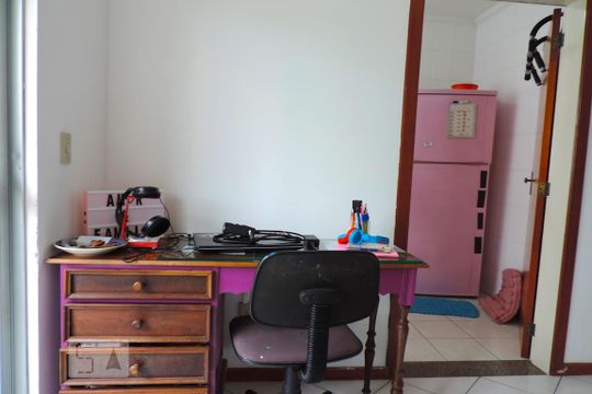 Sala de apartamento para alugar com 2 quartos, 64m² em Praia Comprida, São José