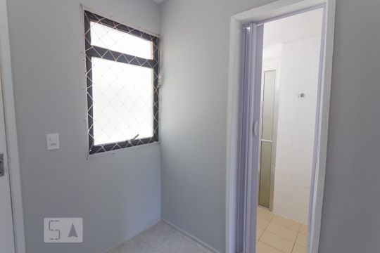Quarto de Serviço de apartamento para alugar com 2 quartos, 64m² em Área Octogonal, Brasília